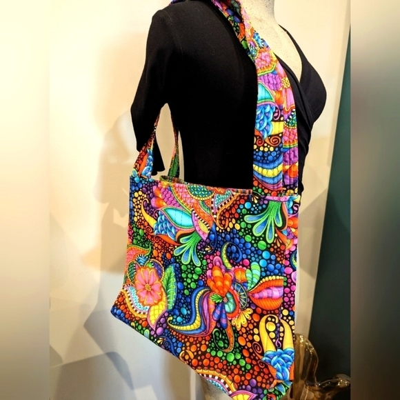 Artisan handcrafted, Psychedelic vibrant colourful quilted shoulder bag - Picture 2 of 10